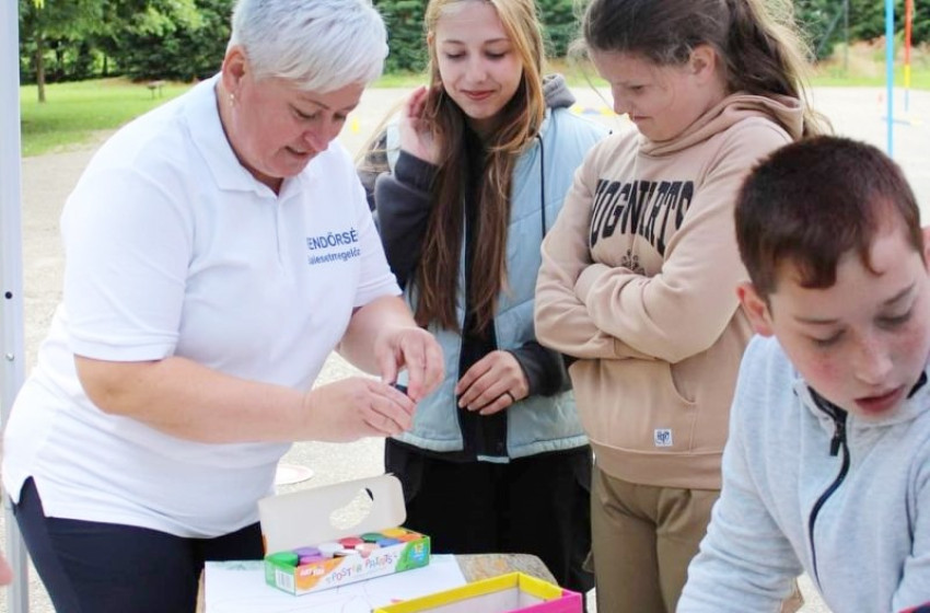 Diáknapra kaptak meghívást a csornai rendőrök 